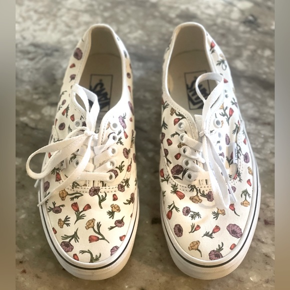 Vans with flowers - Picture 1 of 6